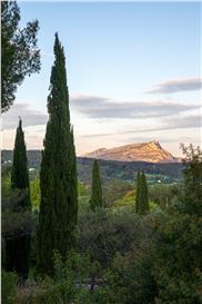 Learning to Love Cézanne in His Picture-Perfect Hometown