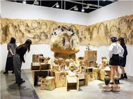 Shin Min Plays on Her Fast Food Experience to Win Art Basel Prize