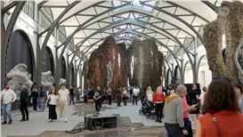 Klára Hosnedlová: Embrace / Hamburger Bahnhof – Nationalgalerie der Gegenwart, Berlin