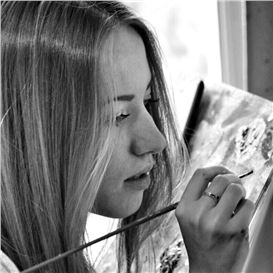 Art Therapy | Interview of Estelle Yvon: Painting to Heal