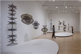 ‘Ruth Asawa: Retrospective’ Review: SFMOMA’s Ethereal Abstractions