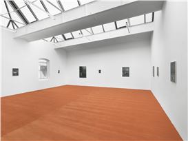 Mario García Torres “Nada me han enseñado los años” at neugerriemschneider, Berlin