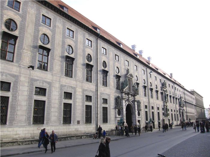 Residenzstraße, Westfassade der Residenz, 2012 (photo by AHert, CC BY-SA 3.0)
