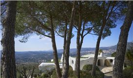 Escape to Artist Residency Dragon Hill with Painter Jo Messer