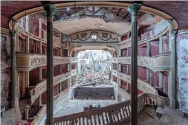 Francis Meslet: Silence in Decay, Echoes in Light