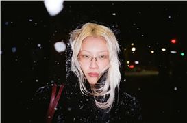 Qinru Zhang: The Uncanny Beauty of Digital Self-Perception