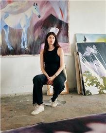 Art Weaves a Thread Between Paris and the Ukrainian Frontline