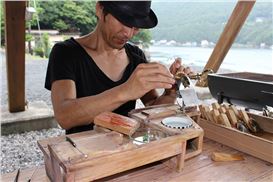 Pearl artist Eiji Uemura brings His Firefly Pearls to Gallery Max New York