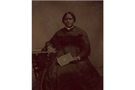 National Portrait Gallery Unveils Grand-Scale Portraits from Photography's Dawn