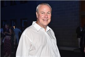 Robert Wilson, Theater Director with a Fervent Art World Following, Dies at 83