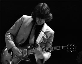 The Art World This Week: Met Denies Rolling Stones Guitar Claim, Pauline Karpidas Auction at Sotheby’s, Studio Museum Sets Opening Date, and More