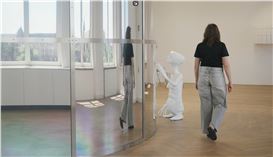 Aline Bouvy: Hot Flashes