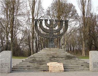 The Art World This Week: Ukrainian Sites Get UNESCO Protection, Artist Zilia Sánchez Dies at 98, Artist Unveils Version of Stolen Caravaggio, and More