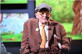 David Hockney Takes Over Fondation Louis Vuitton For Career Retrospective