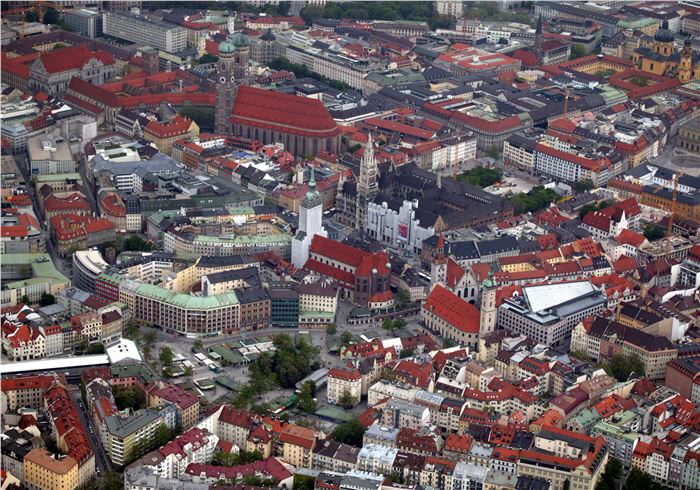 Aerial view of old town (Munich), 2007 (photo by Gerhard Blank, CC BY-SA 3.0)