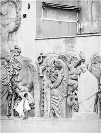 Joseph Nechvatal on the First Retrospective Exhibition in Paris Dedicated to the Work of American Avant-Garde Furniture and Fashion Designer Rick Owens