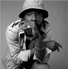 Raymond Saunders, Who Made the Color Black His Own, Dies at 90